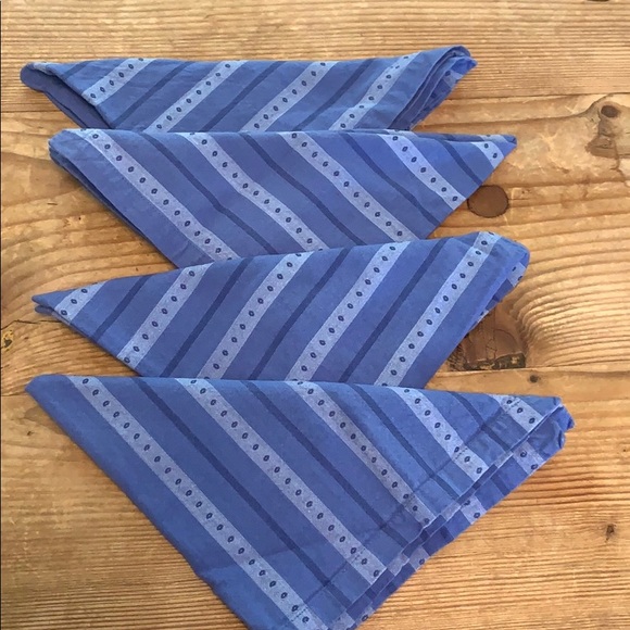 Crate & Barrel Allegro Napkins and Placemats - Picture 6 of 7